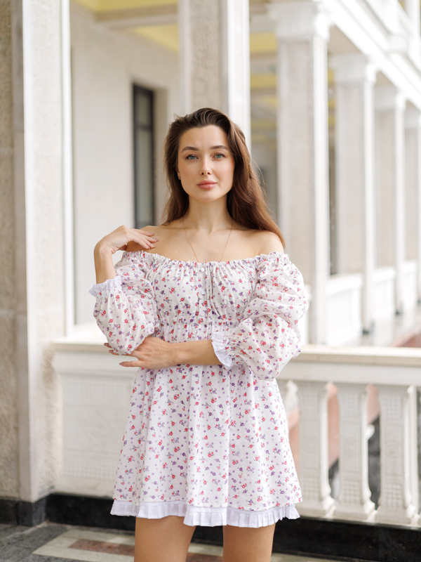 Платье Babydoll белое в цветочек