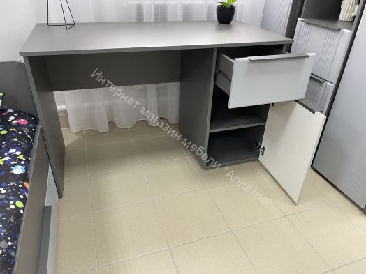 Стол письменный "Вита" (правое исполнение)