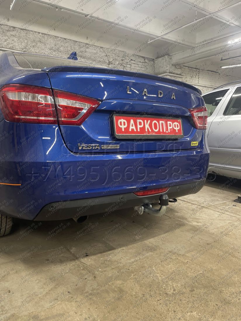 Фаркоп Galia (оцинкованный) на Lada Vesta 2015-. Розетка с поворотным механизмом (убирается за бампер). Тип шара: A. Установка без выреза бампера. Нагрузки: 1400/75 кг, масса фаркопа 15,02 кг