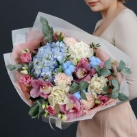 Авторский букет с орхидеей в голубых тонах