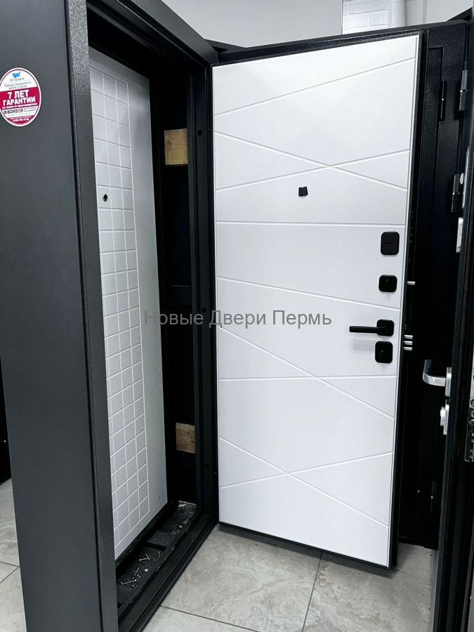 Гранд Geo 70 мм Антик серебро Шагрень белая входная дверь