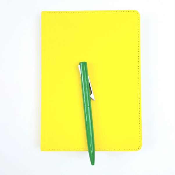 Набор Кодекс желтый ежедневник и зеленая ручка